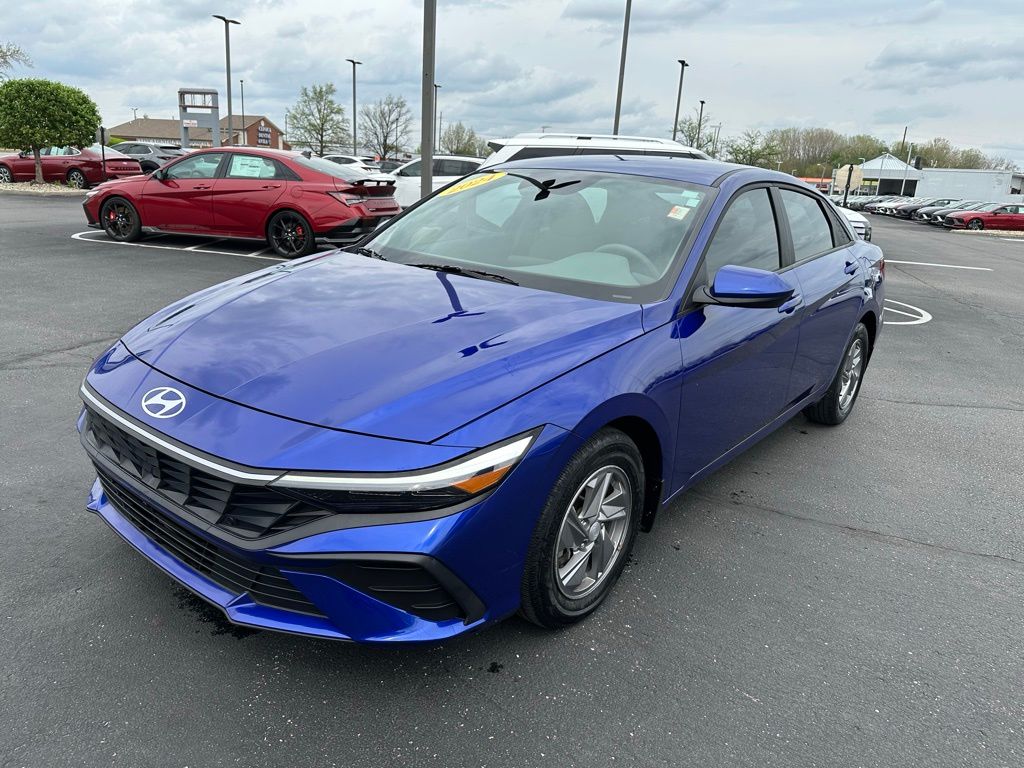 Used 2024 Blue Hyundai SE image 4