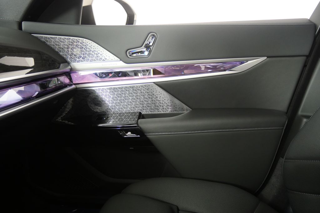 Thumbnail: 2026 BMW 7 Series - 25