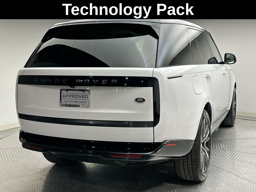 2023 Land Rover Range Rover SE 3