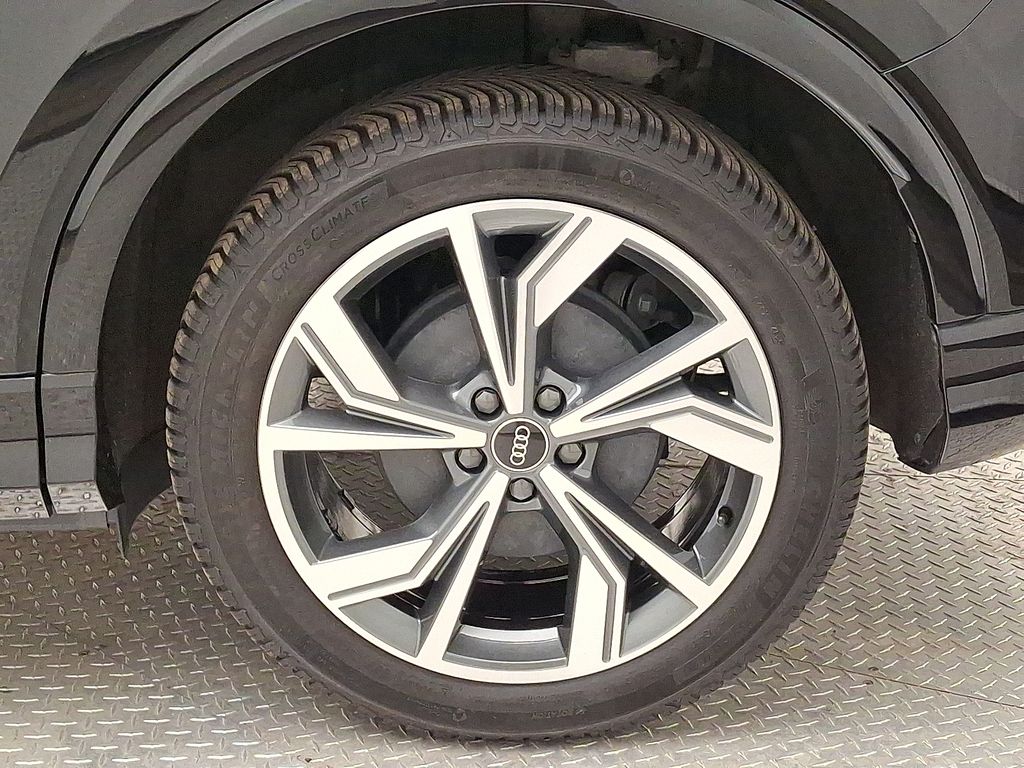 Thumbnail: 2023 Audi Q4 e-tron - 7