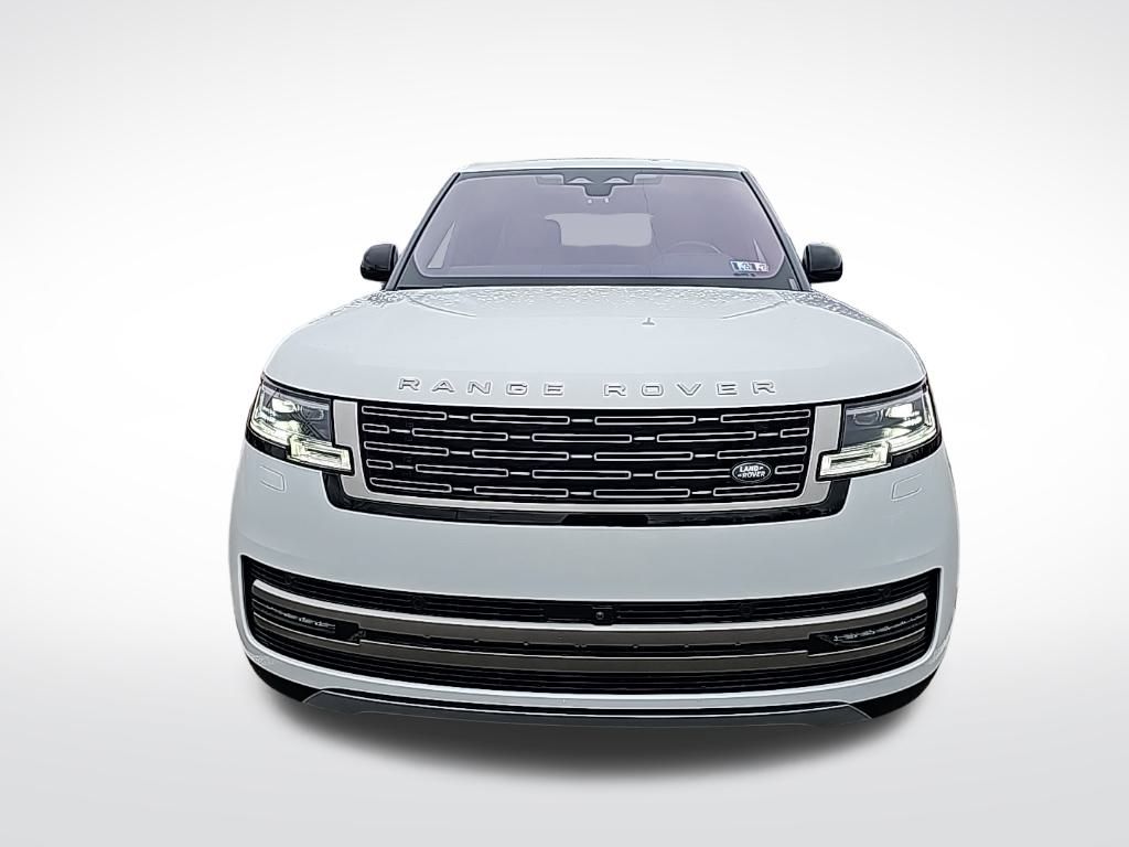 2023 Land Rover Range Rover SE 2