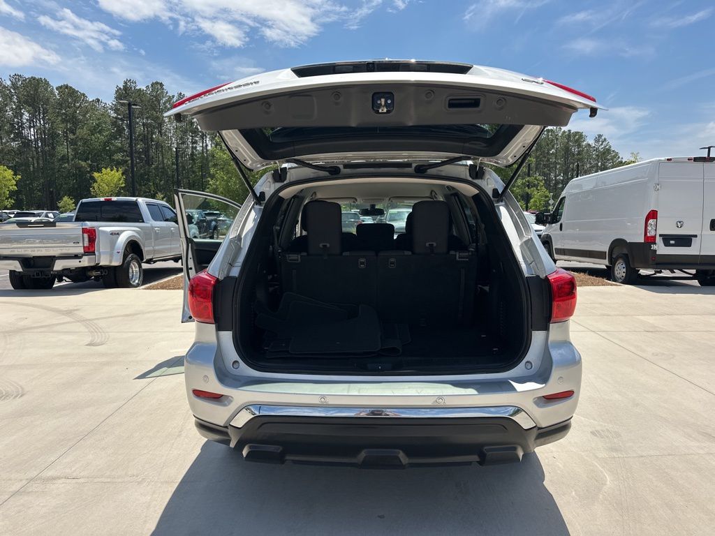 2017 Brilliant Silver Metallic Nissan Pathfinder SV FWD SUV