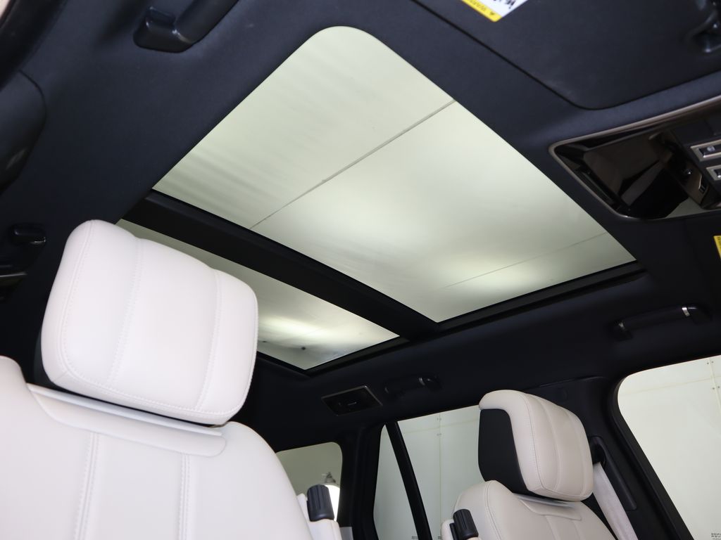Thumbnail: 2022 Land Rover Range Rover - 18