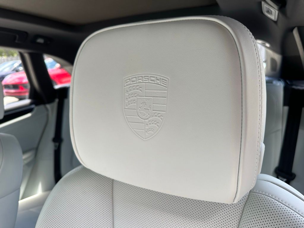 Thumbnail: 2023 Porsche Macan - 21