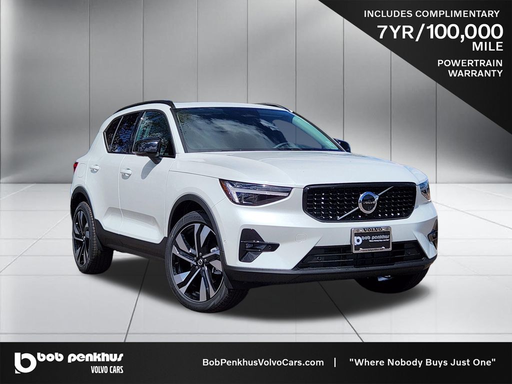 2026 Volvo XC40 B5 Ultra