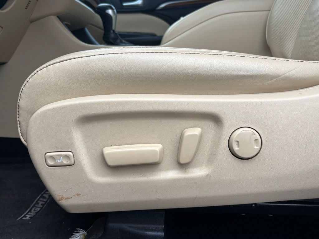 2019 Toyota Highlander Hybrid Limited photo