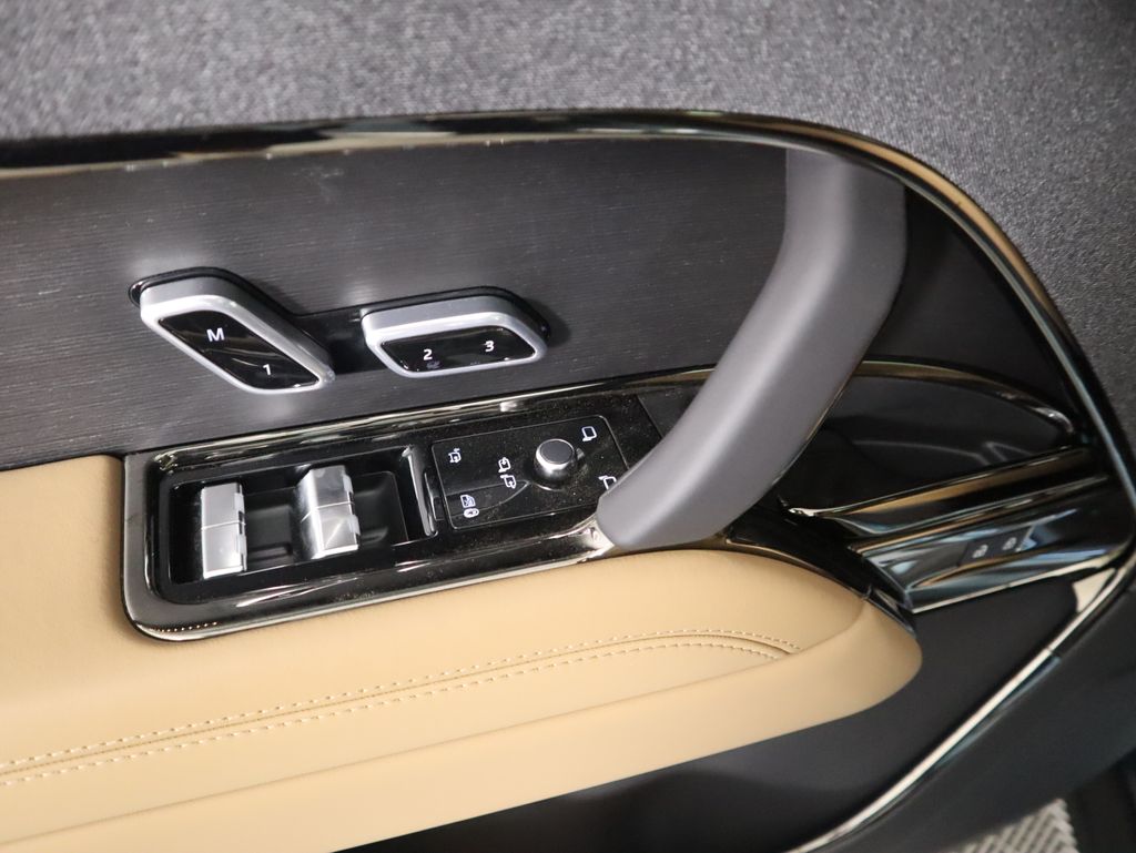 Thumbnail: 2025 Land Rover Range Rover Sport - 25