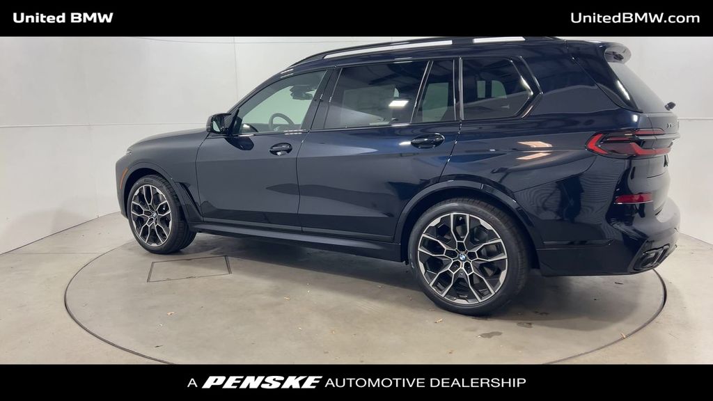 2025 BMW X7 M60i 6