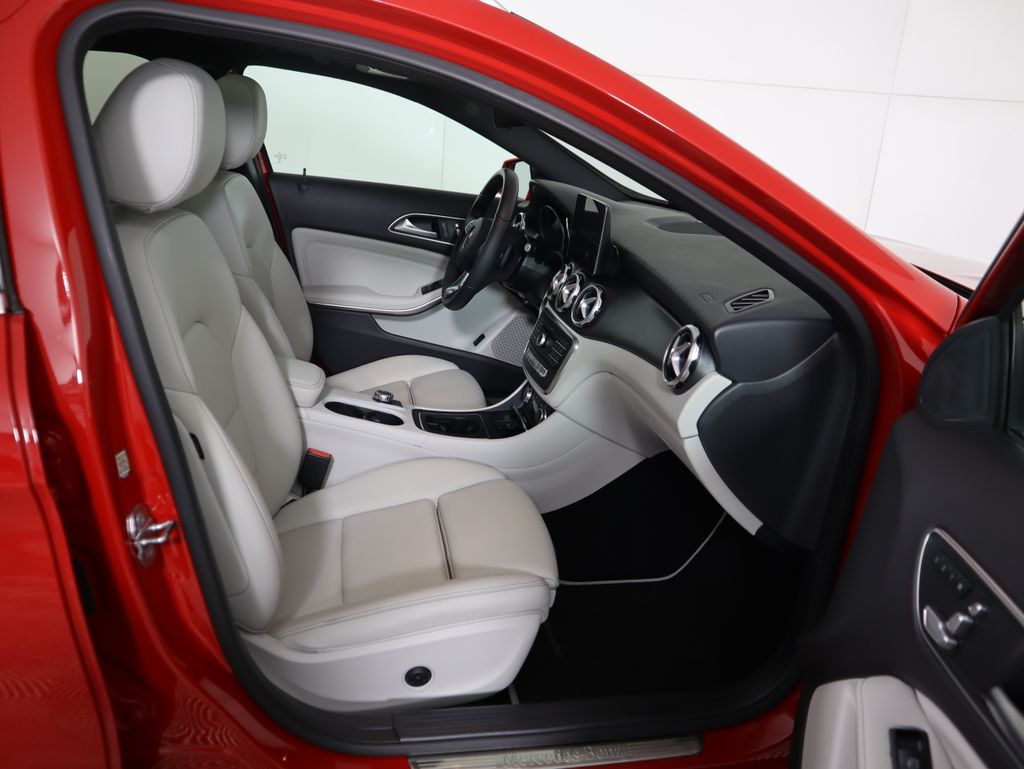 Thumbnail: 2019 Mercedes-Benz GLA - 20