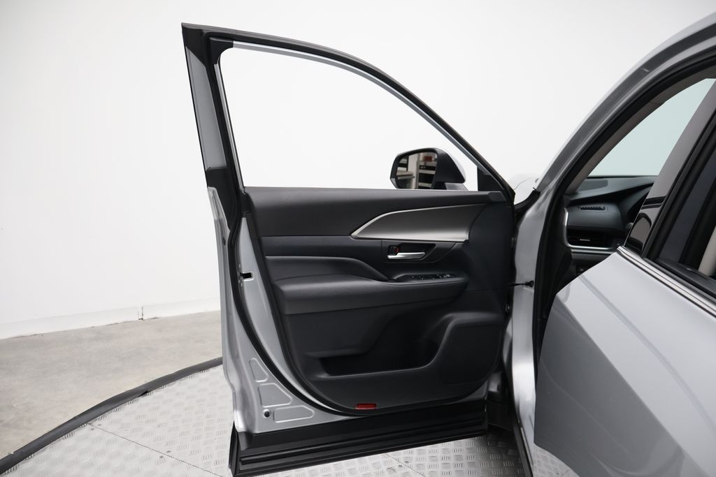 Thumbnail: 2025 Toyota Grand Highlander - 16