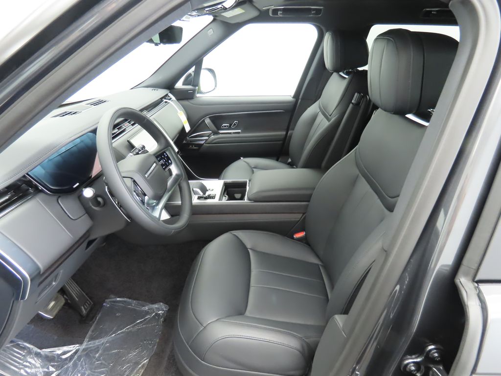 2025 Land Rover Range Rover SE 21