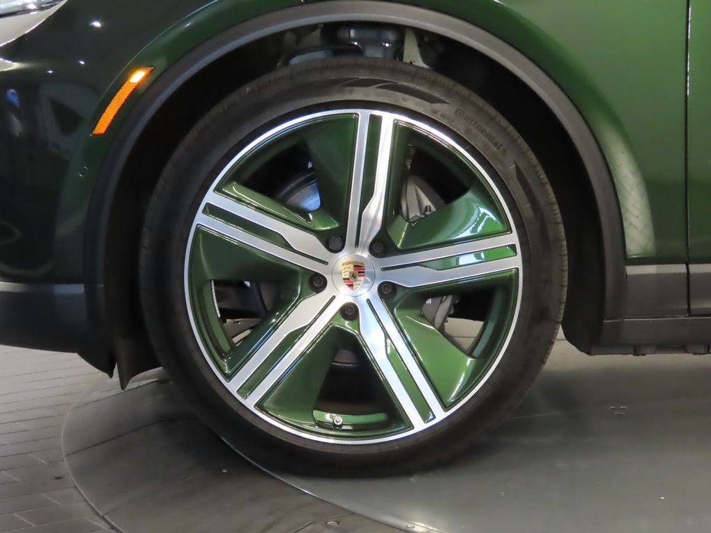 Thumbnail: 2024 Porsche Macan - 11