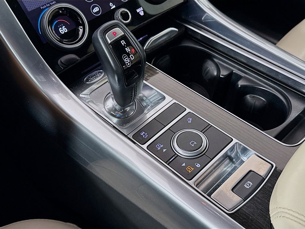 Thumbnail: 2020 Land Rover Range Rover Sport - 17