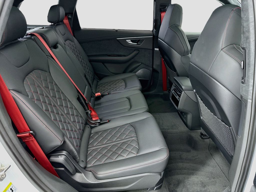 Thumbnail: 2026 Audi SQ7 - 21