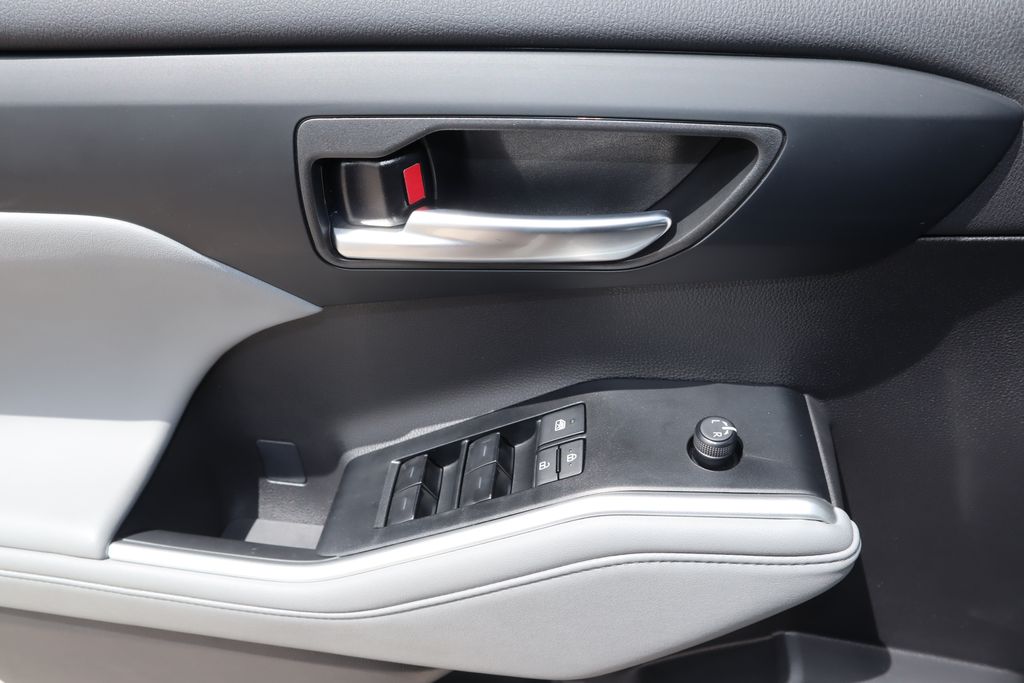 2025 Toyota Highlander XLE 22