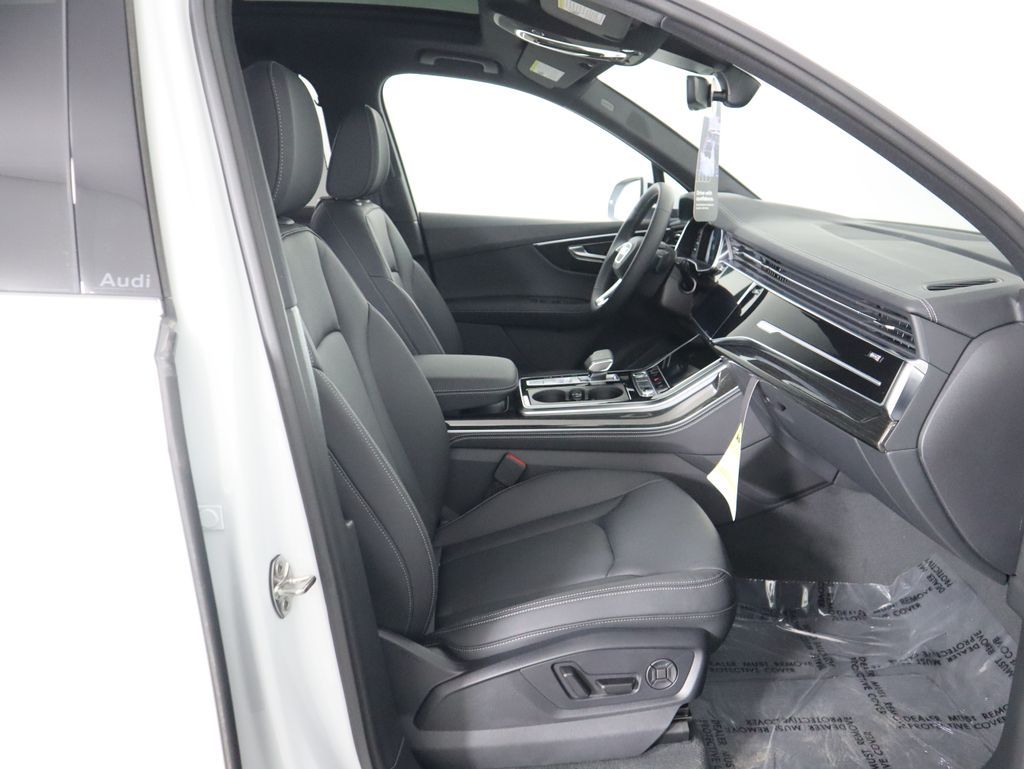 Thumbnail: 2025 Audi Q7 - 22