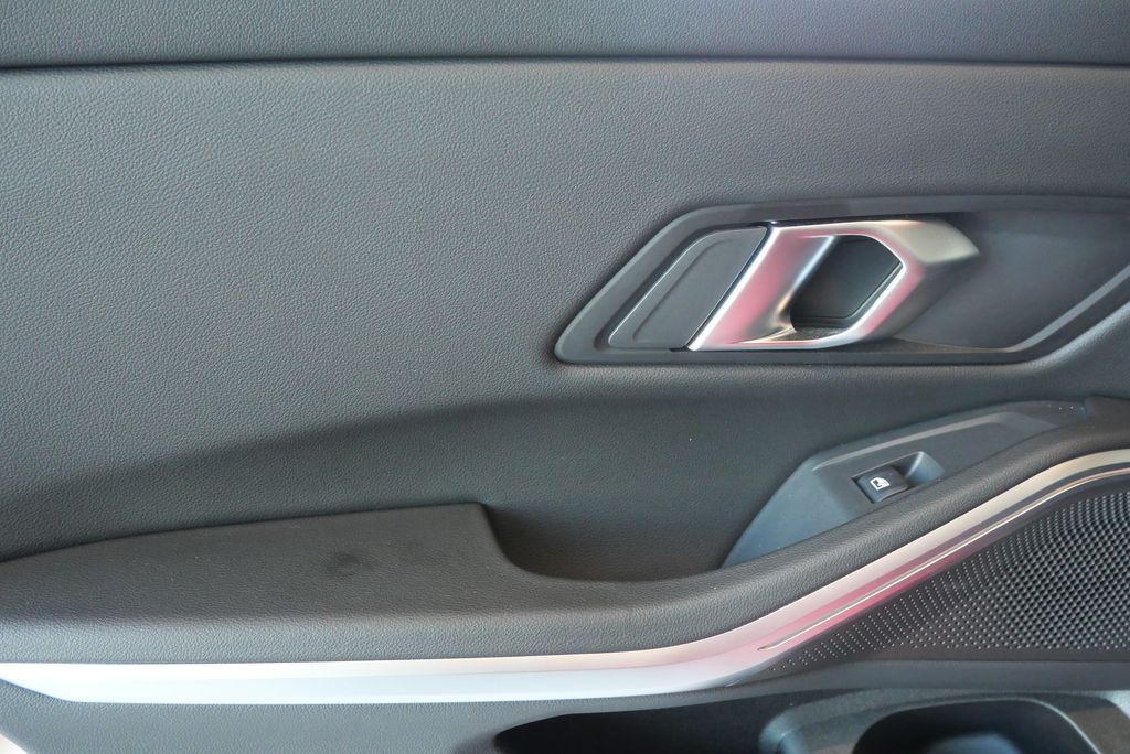 2024 BMW 3 Series 330i 11