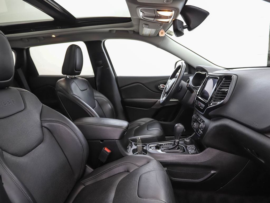 Thumbnail: 2019 Jeep Cherokee - 32