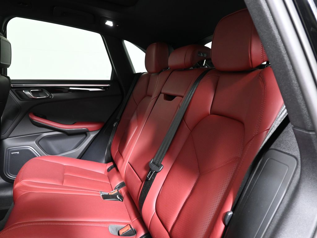 Thumbnail: 2023 Porsche Macan - 7