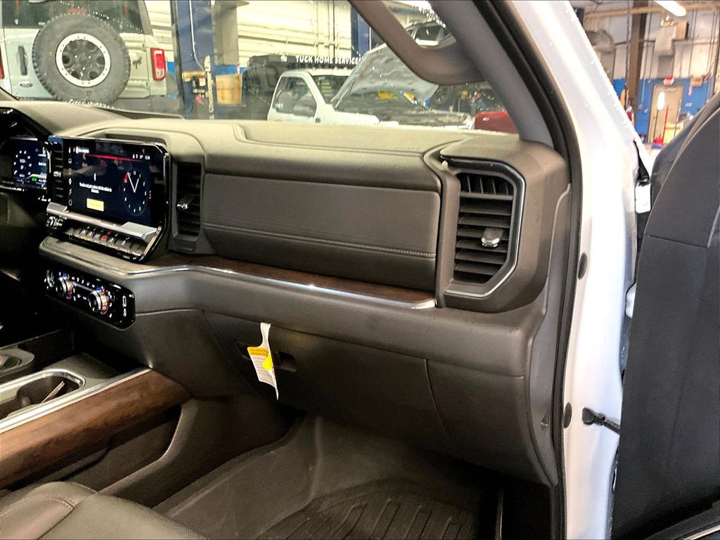 2023 GMC Sierra 1500 — photo 13