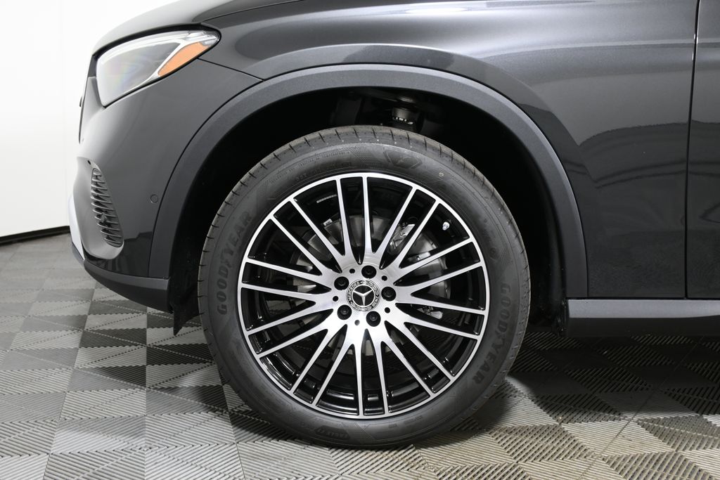 2025 Mercedes-Benz GLC 300 11