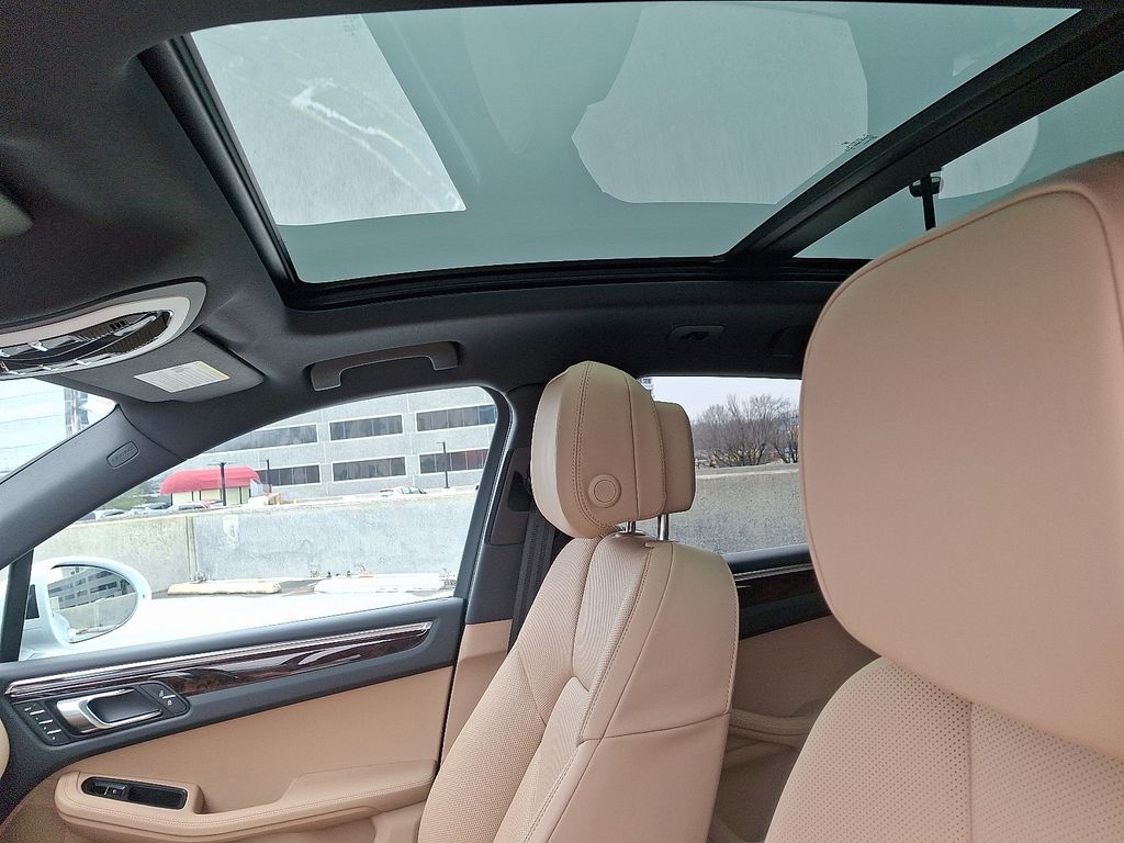 Thumbnail: 2026 Porsche Macan - 17