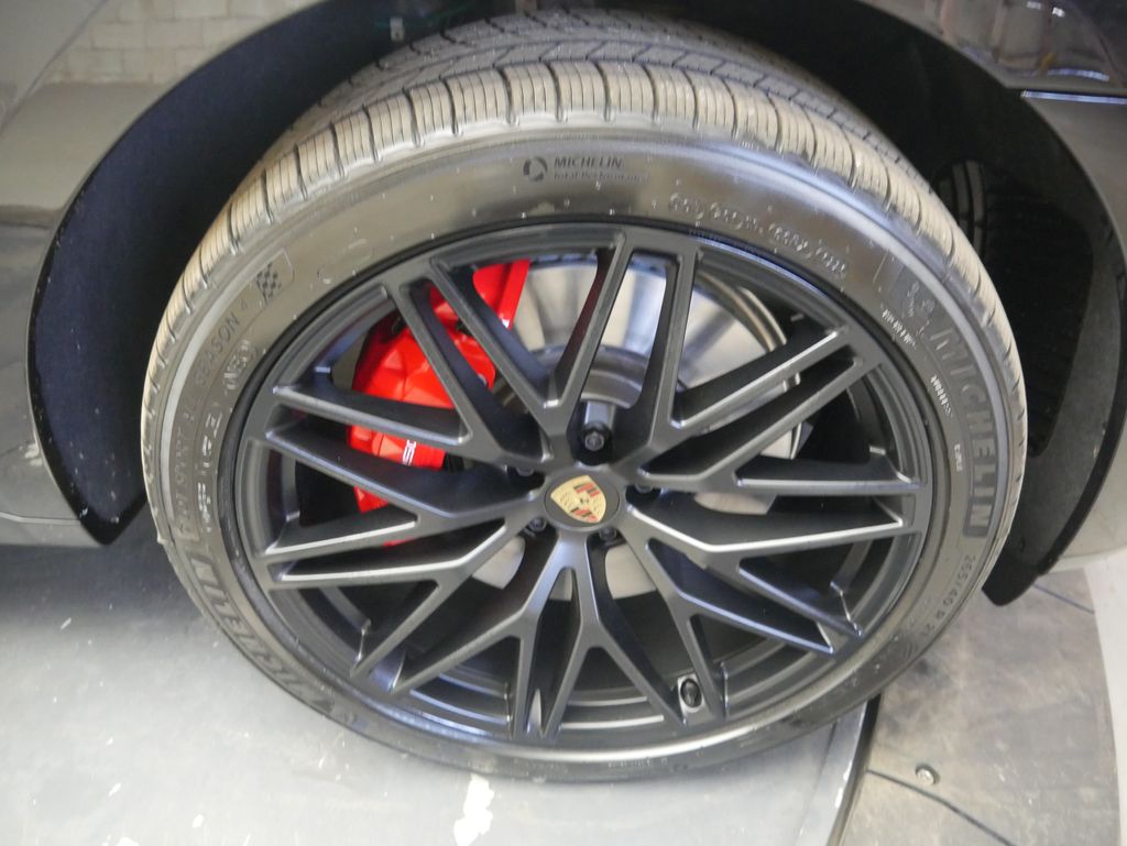 Thumbnail: 2026 Porsche Macan - 16