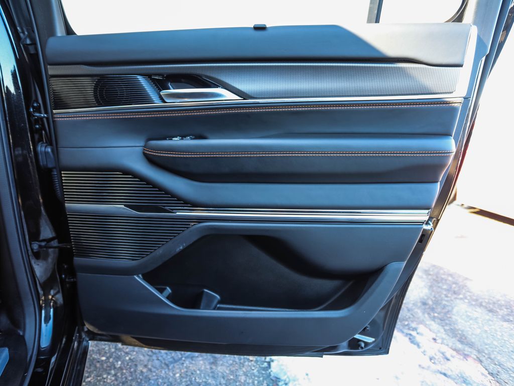 Thumbnail: 2023 Jeep Grand Wagoneer L - 18