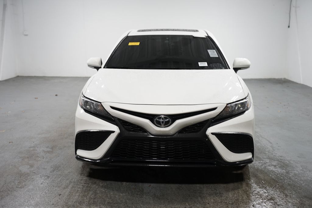 2022 Toyota Camry SE 2