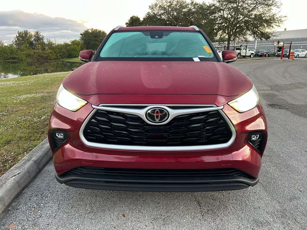 Thumbnail: 2022 Toyota Highlander - 8