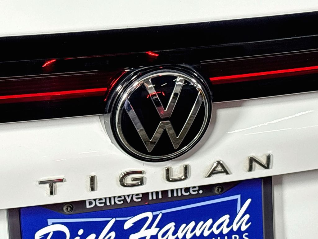2025 Volkswagen Tiguan 2.0T SE