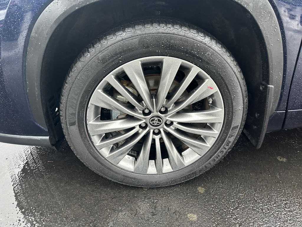 2021 Toyota Highlander Hybrid Platinum