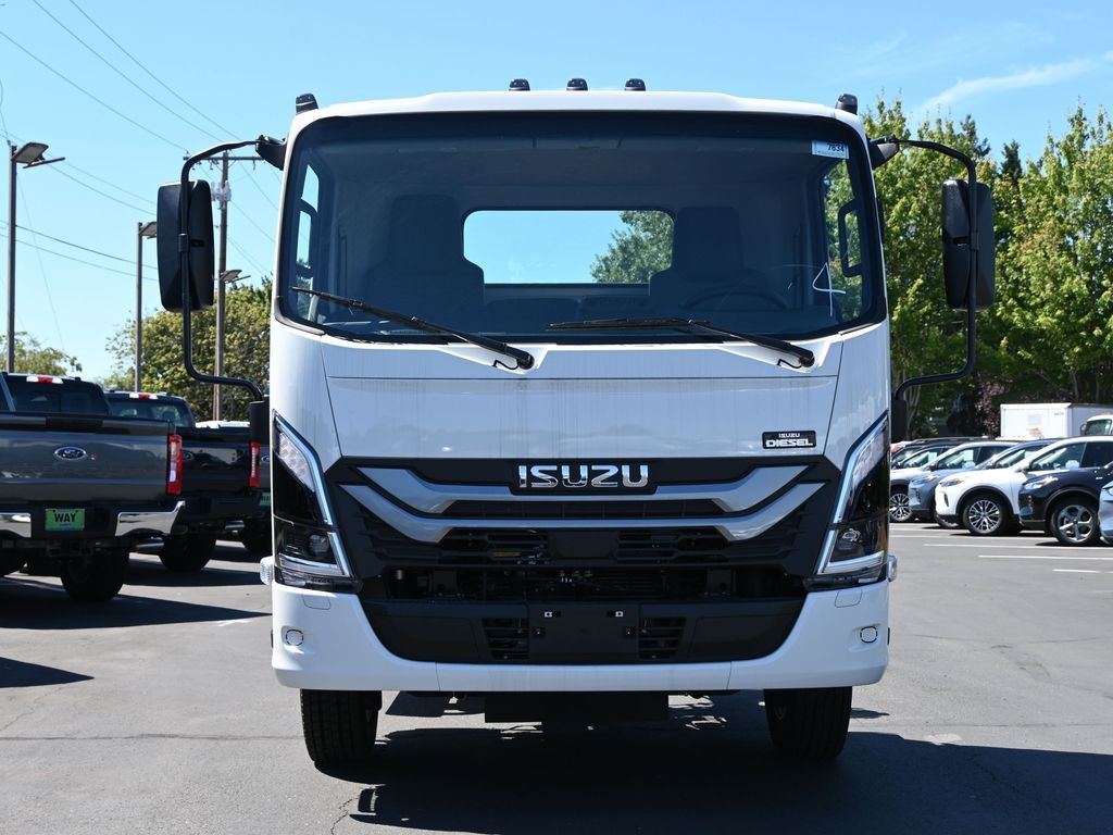 2025 Isuzu NRR 