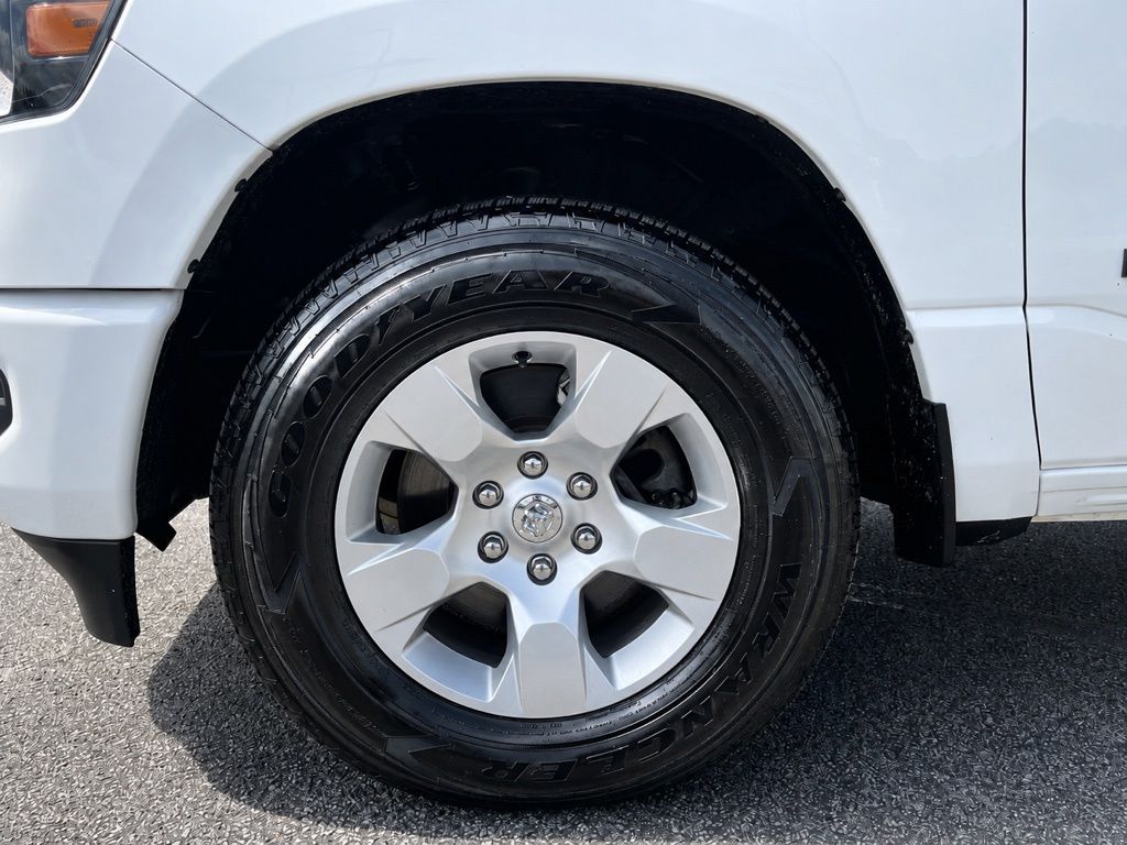 View vehicle photo 5