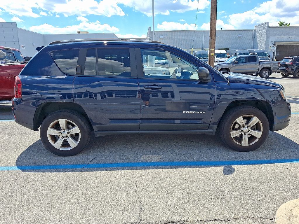 2016 Jeep Compass — photo 8