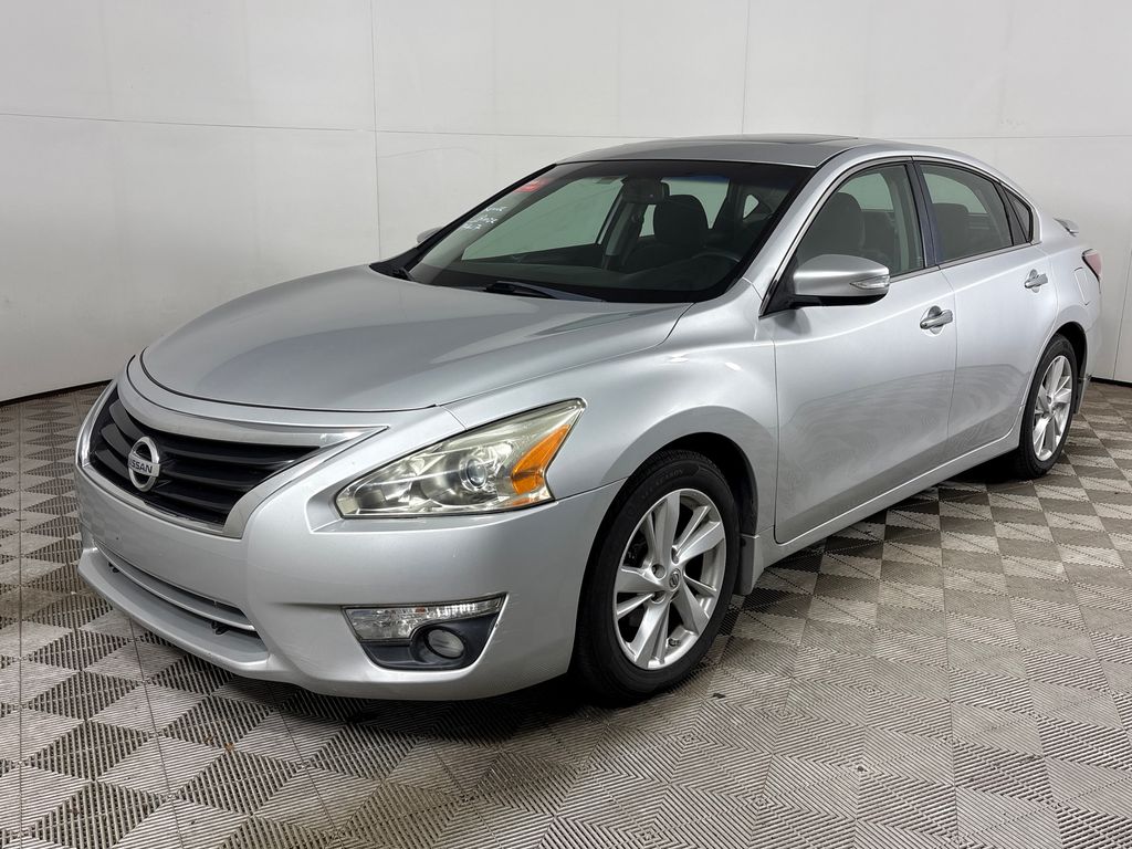 Used 2014 Silver Nissan 2.5 SV image 14