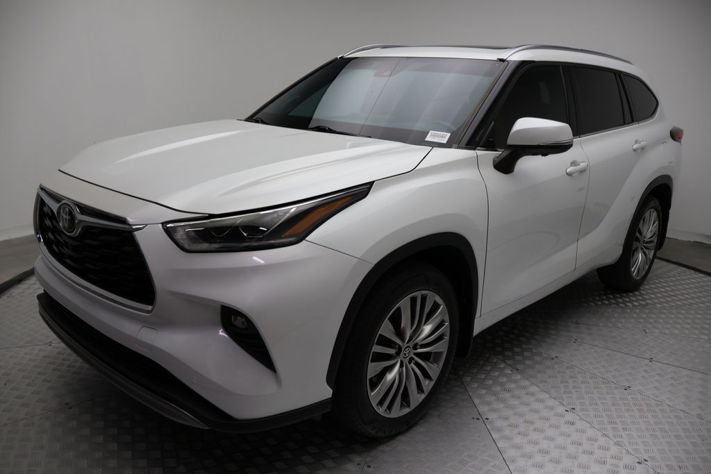 Thumbnail: 2023 Toyota Highlander - 2