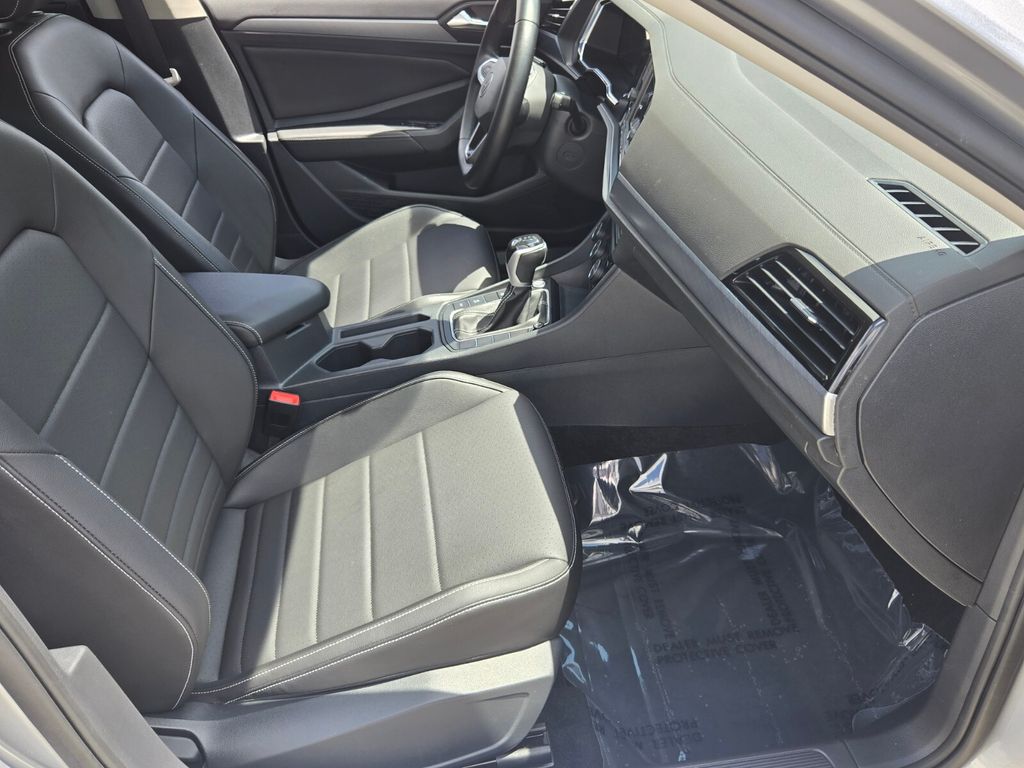 2023 Volkswagen Jetta - $18,500
