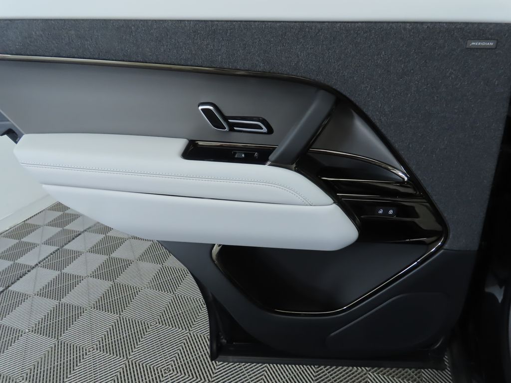 Thumbnail: 2025 Land Rover Range Rover Sport - 28