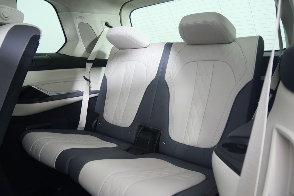 Thumbnail: 2023 BMW X7 - 17