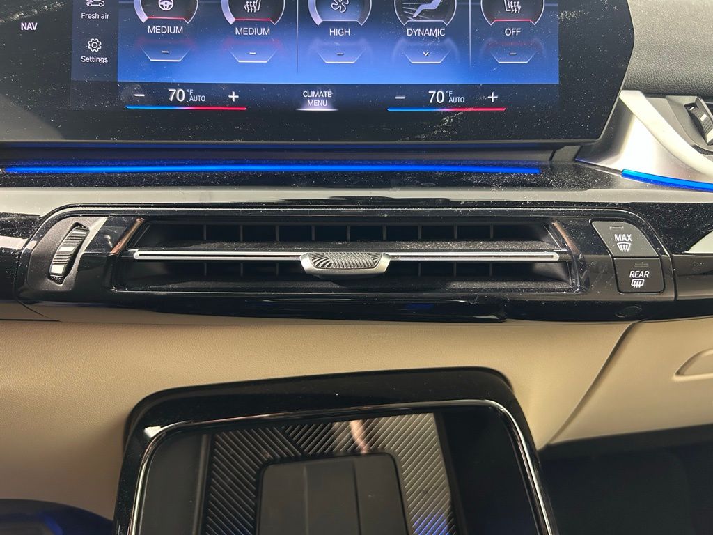 Thumbnail: 2023 BMW X1 - 16