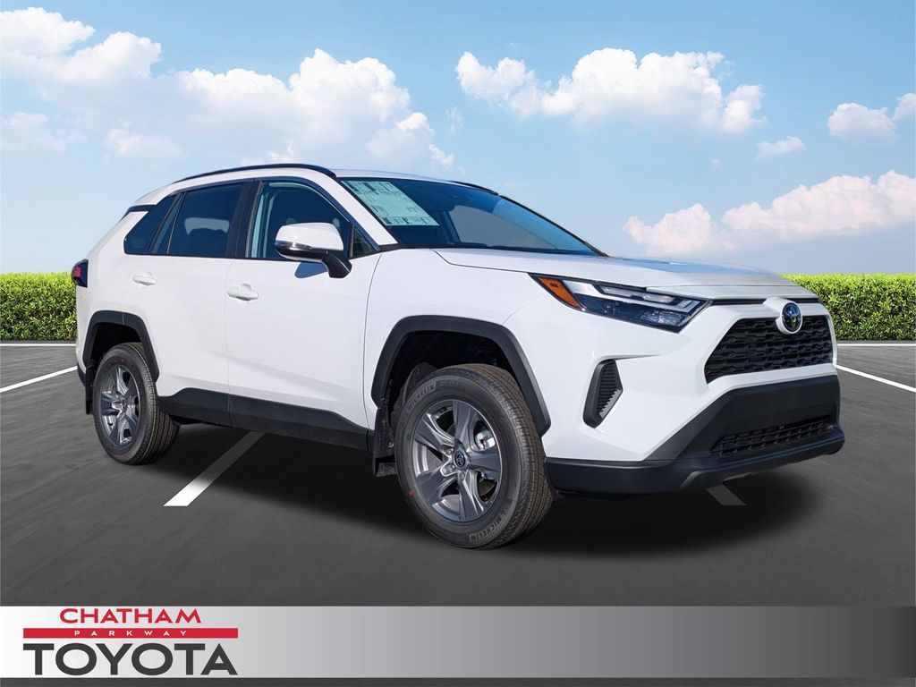 2025 Toyota RAV4 XLE's photo