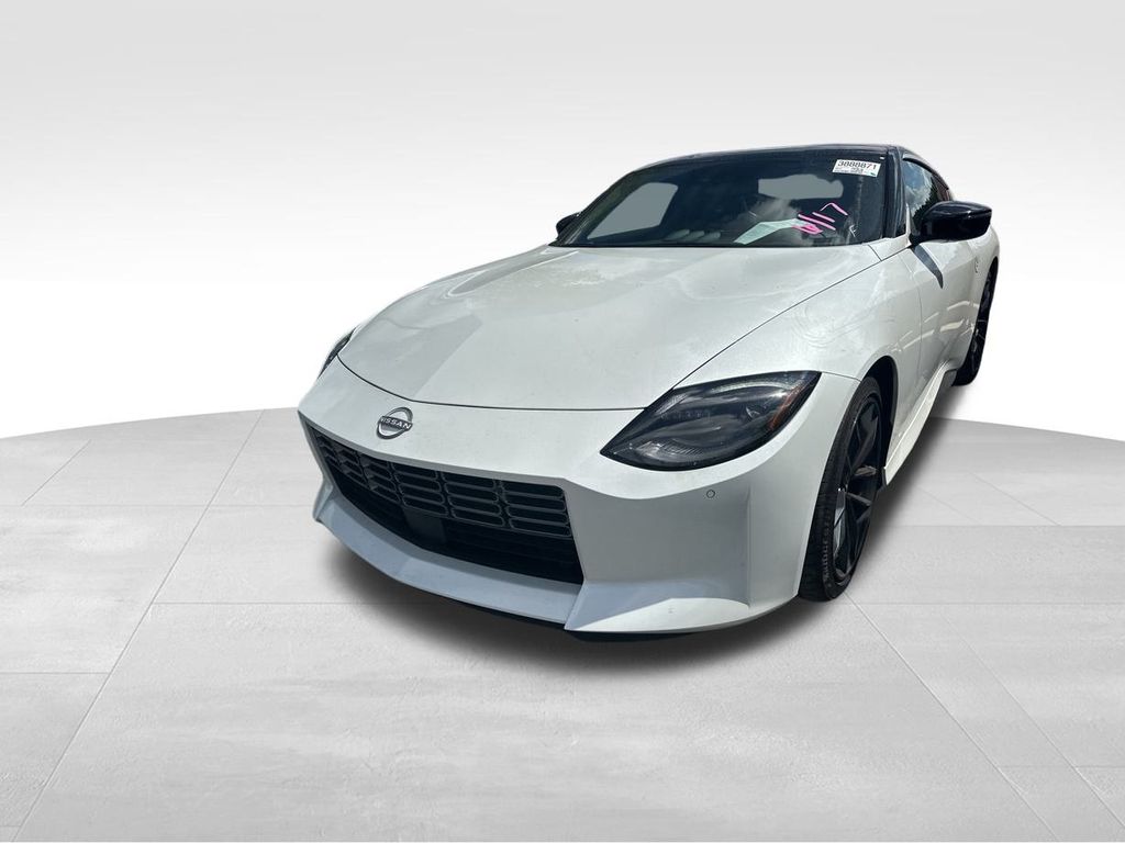 2024 Everest White Pearl Tricoat/Super Black Nissan Z Performance RWD Coupe