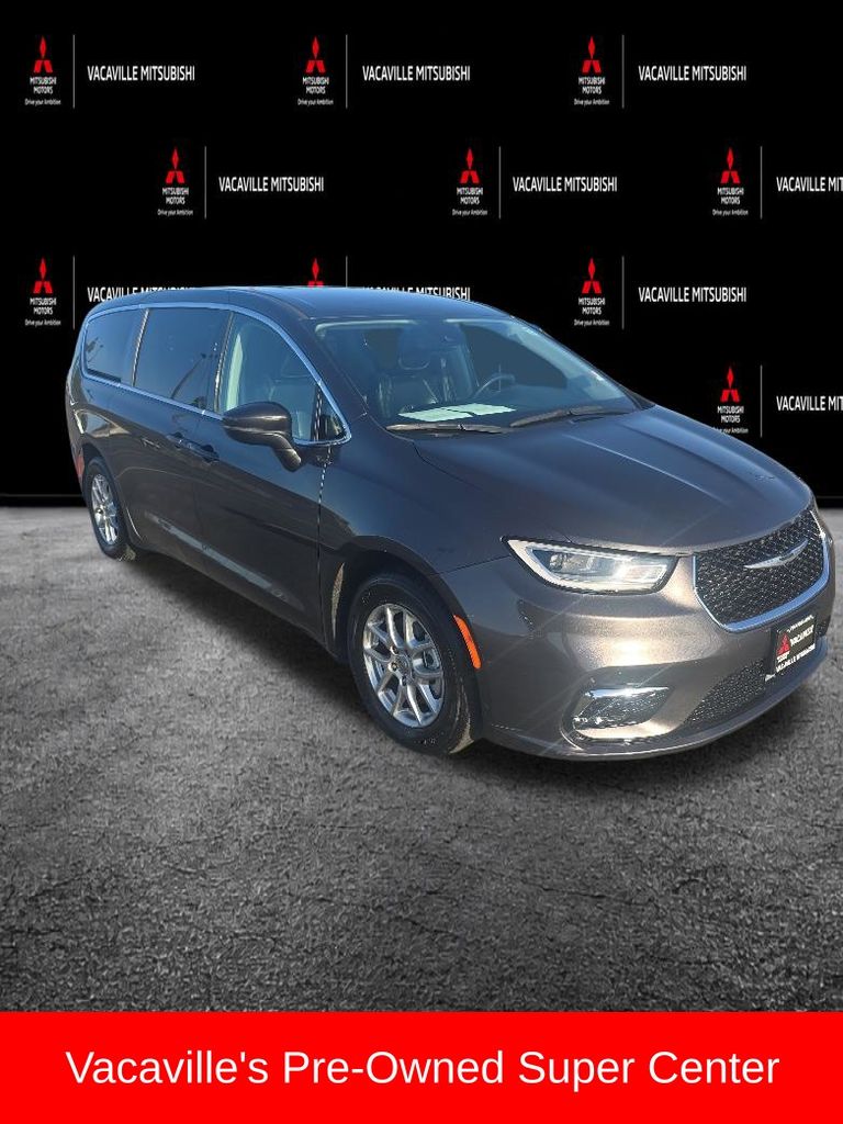 2023 Chrysler Pacifica Touring L's photo