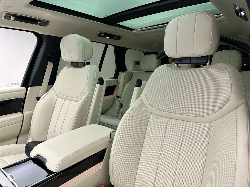 Thumbnail: 2025 Land Rover Range Rover - 9