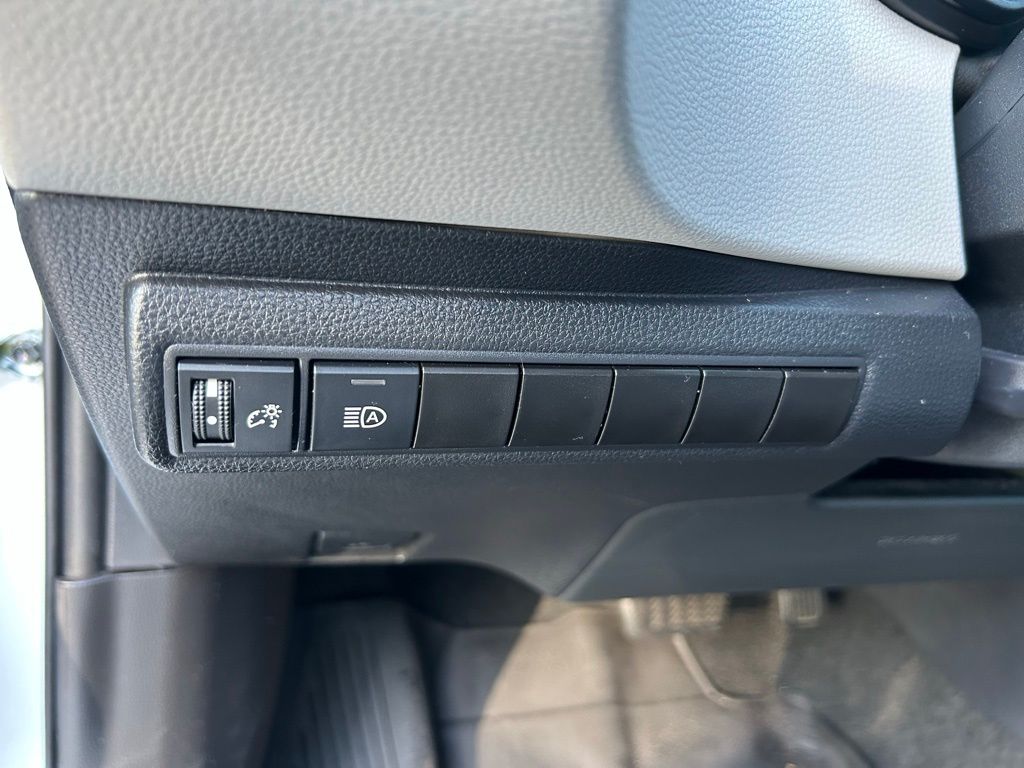 2023 Toyota Corolla LE 17
