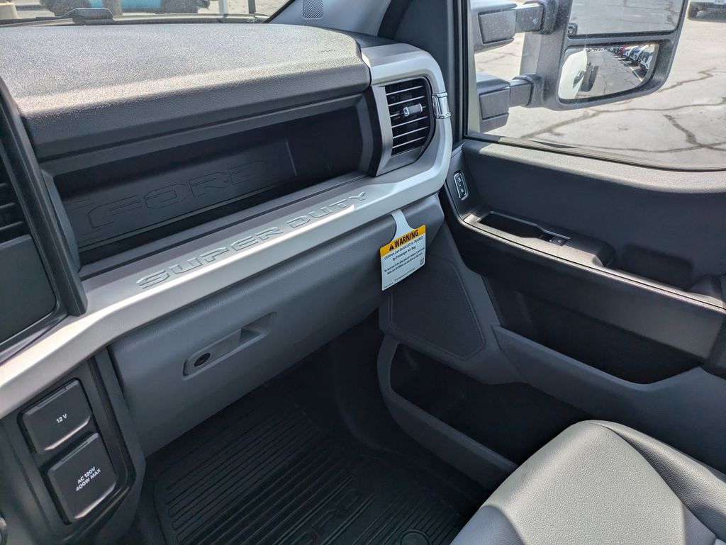2025 Ford F-600 Chassis XL