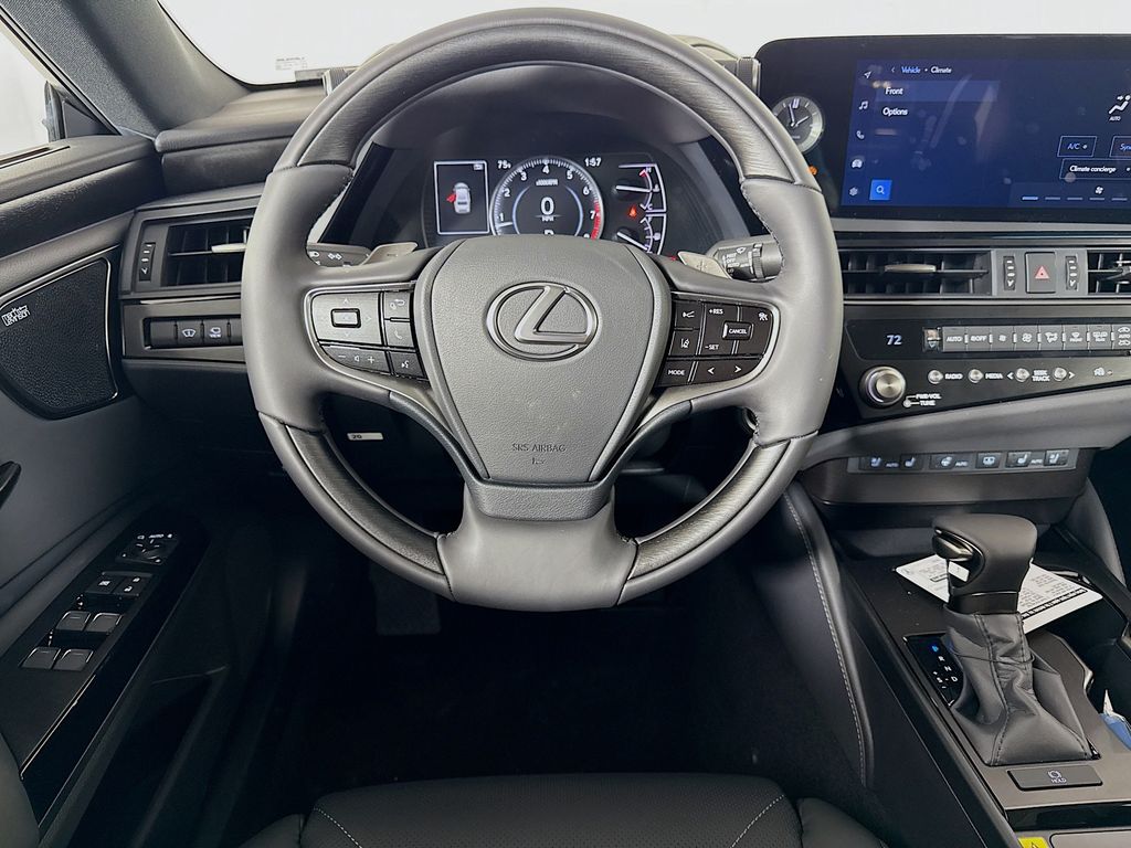 2025 Lexus ES  19