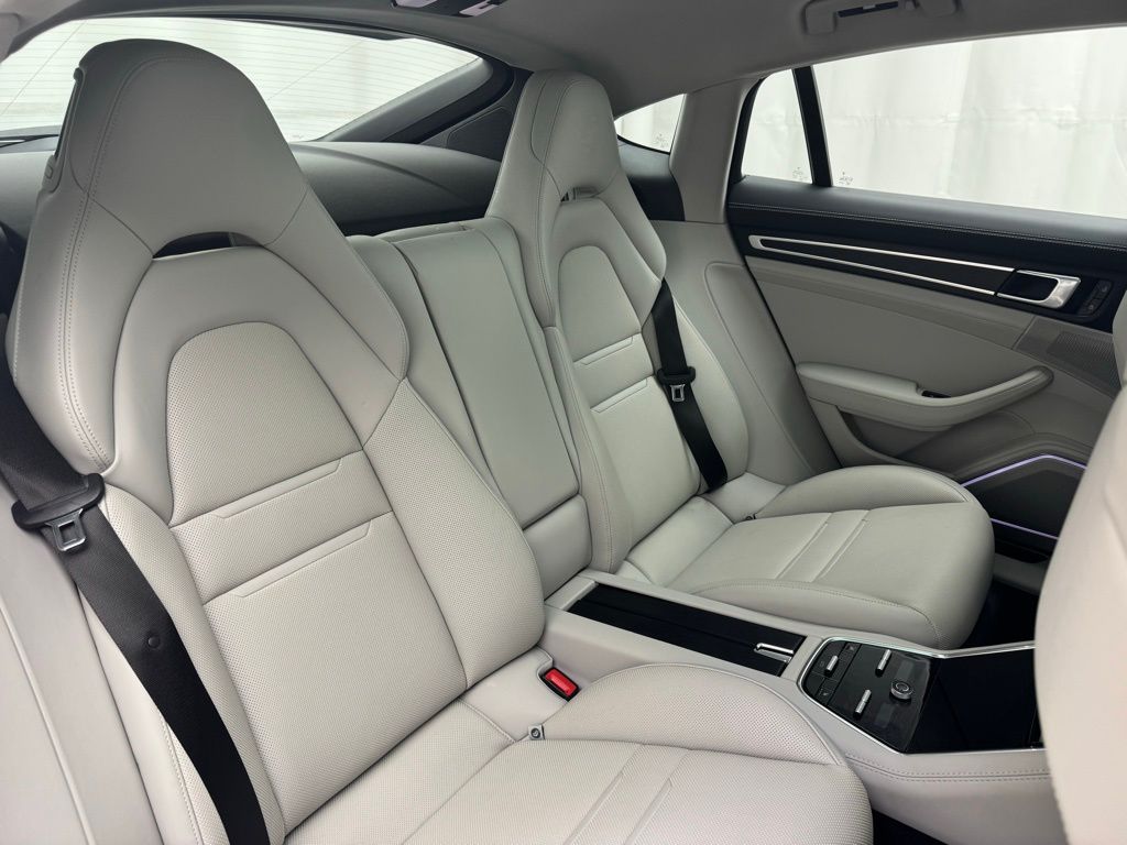 2022 Porsche Panamera 4 19