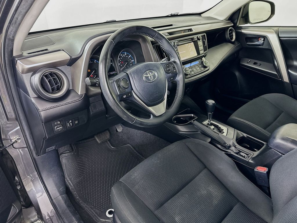Thumbnail: 2018 Toyota RAV4 - 9